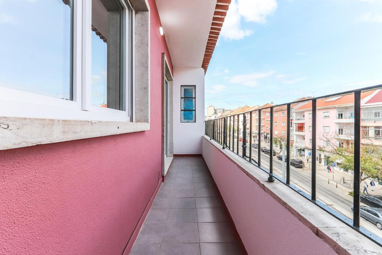 Vita Portucale ! Almada Balcony Екстериор снимка